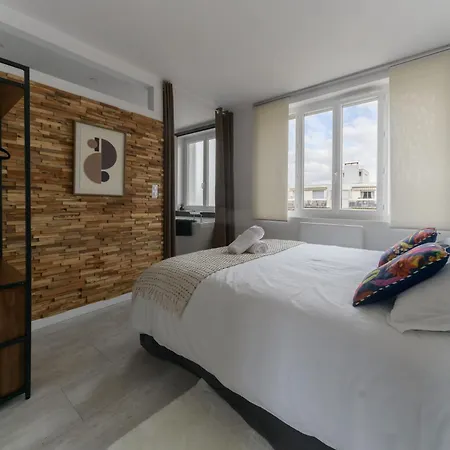 Terrasse Mounin - Lumineux Avec Grande Terrasse