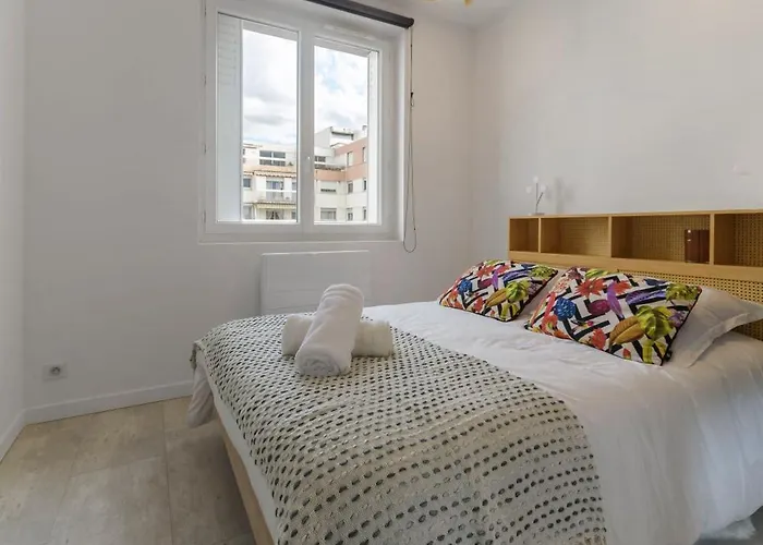 Appartement Terrasse Mounin - Lumineux Avec Grande Terrasse Vichy