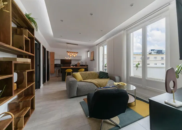 Terrasse Mounin - Lumineux Avec Grande Terrasse *