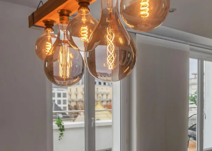 Terrasse Mounin - Lumineux Avec Grande Terrasse